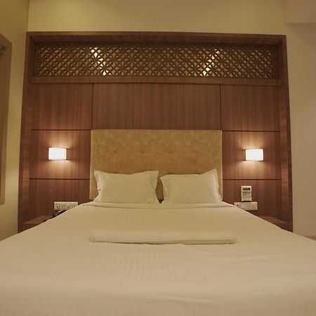 Hotel Mathoshree Thane Bagian luar foto