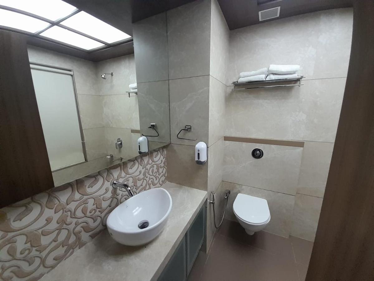 Hotel Mathoshree Thane Bagian luar foto