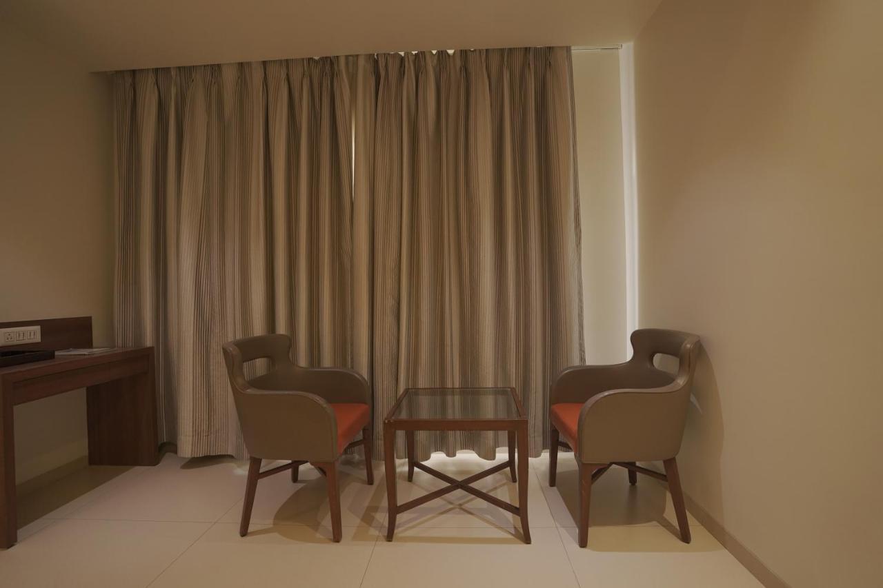 Hotel Mathoshree Thane Bagian luar foto
