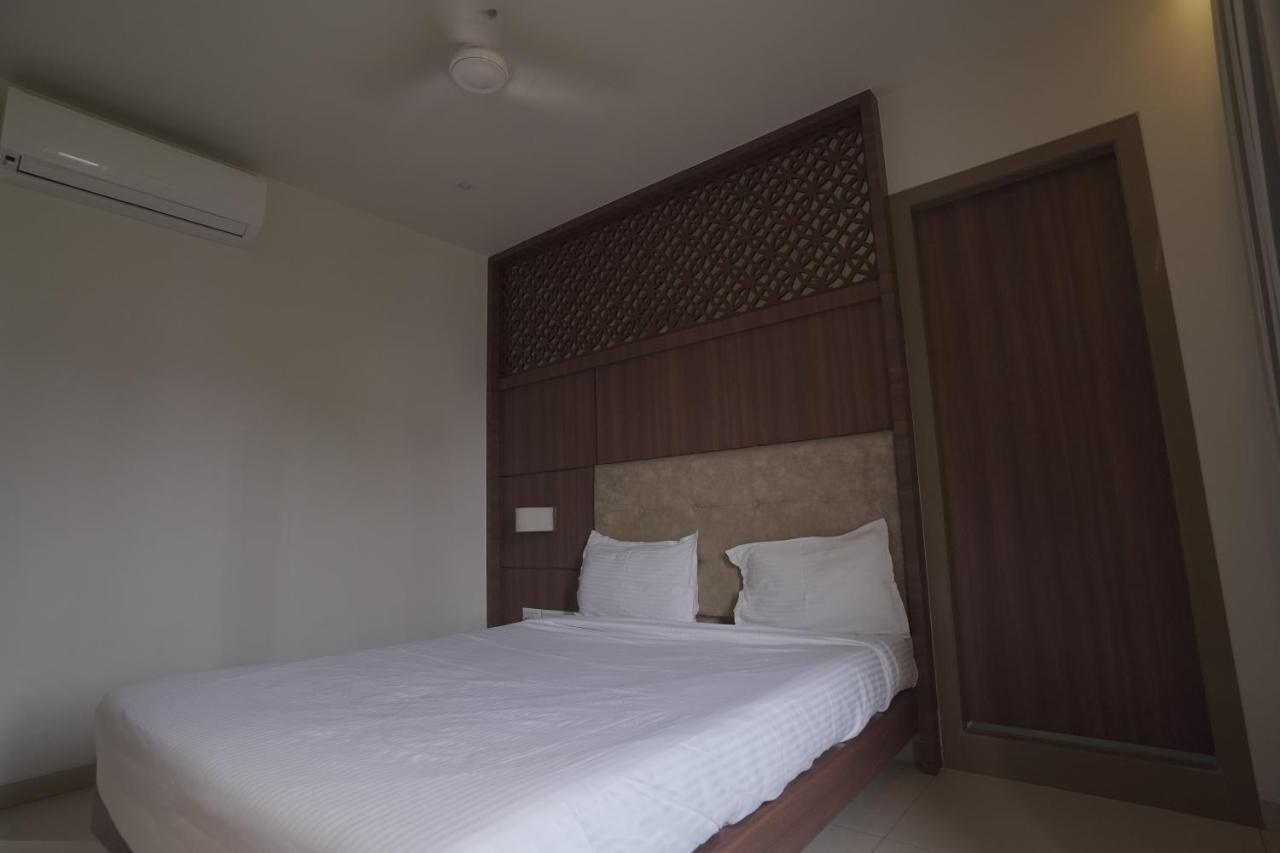 Hotel Mathoshree Thane Bagian luar foto