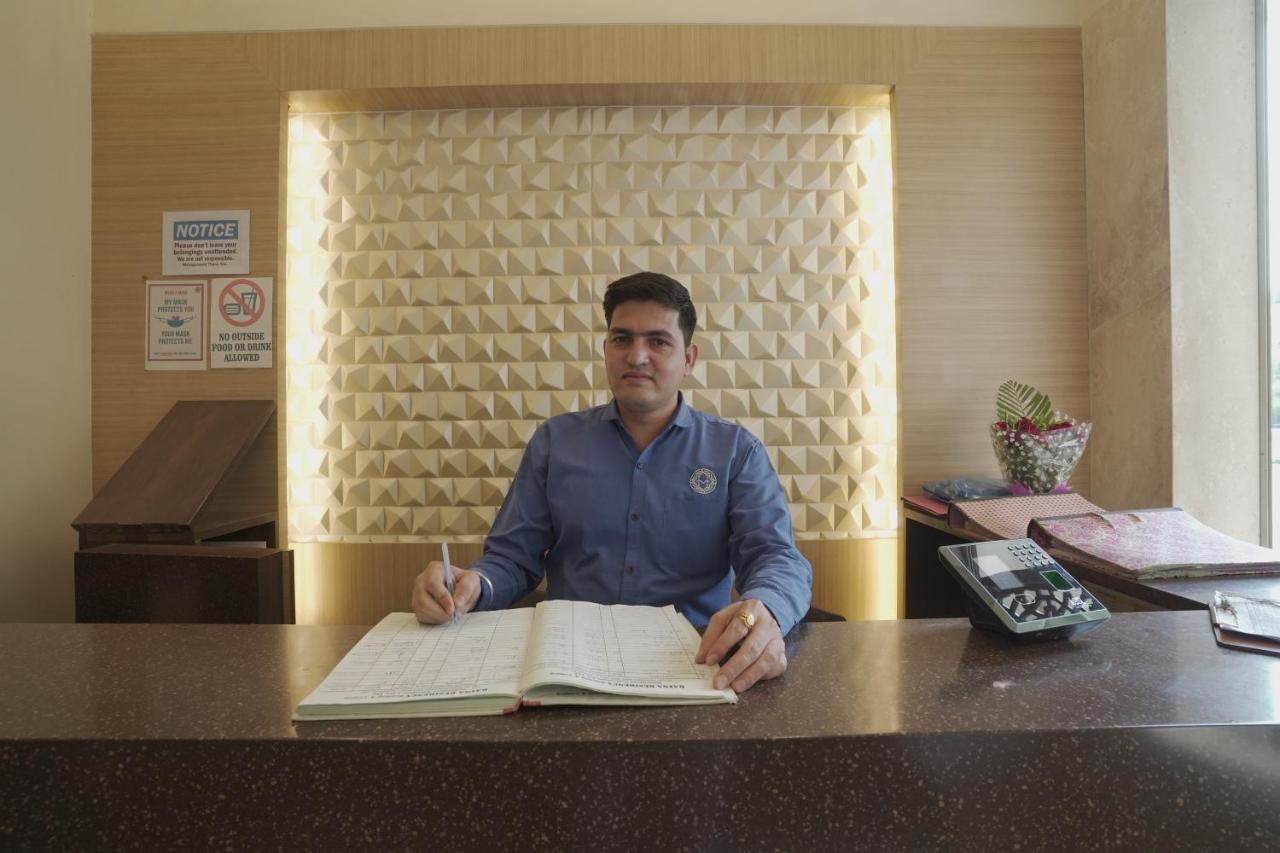 Hotel Mathoshree Thane Bagian luar foto