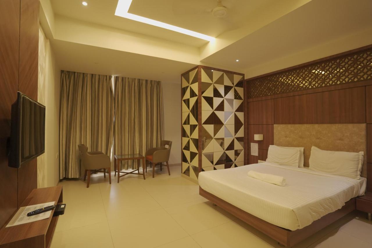 Hotel Mathoshree Thane Bagian luar foto