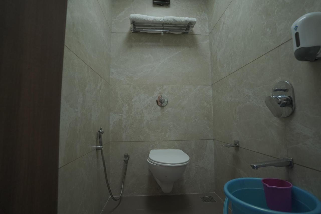 Hotel Mathoshree Thane Bagian luar foto